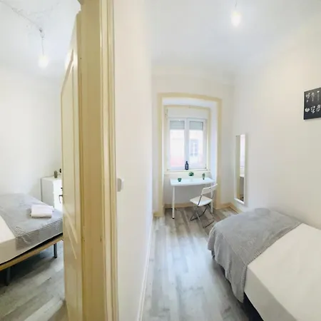 High Standard Lisbon, Super For Tourists Hostal *